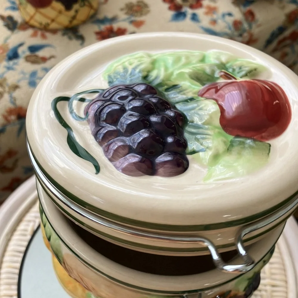 VINTAGE GOURMET HOME ACCENTS RAISED FRUIT CERAMIC FOOD SEAL CANISTER 8”x5” - Picture 5 of 17